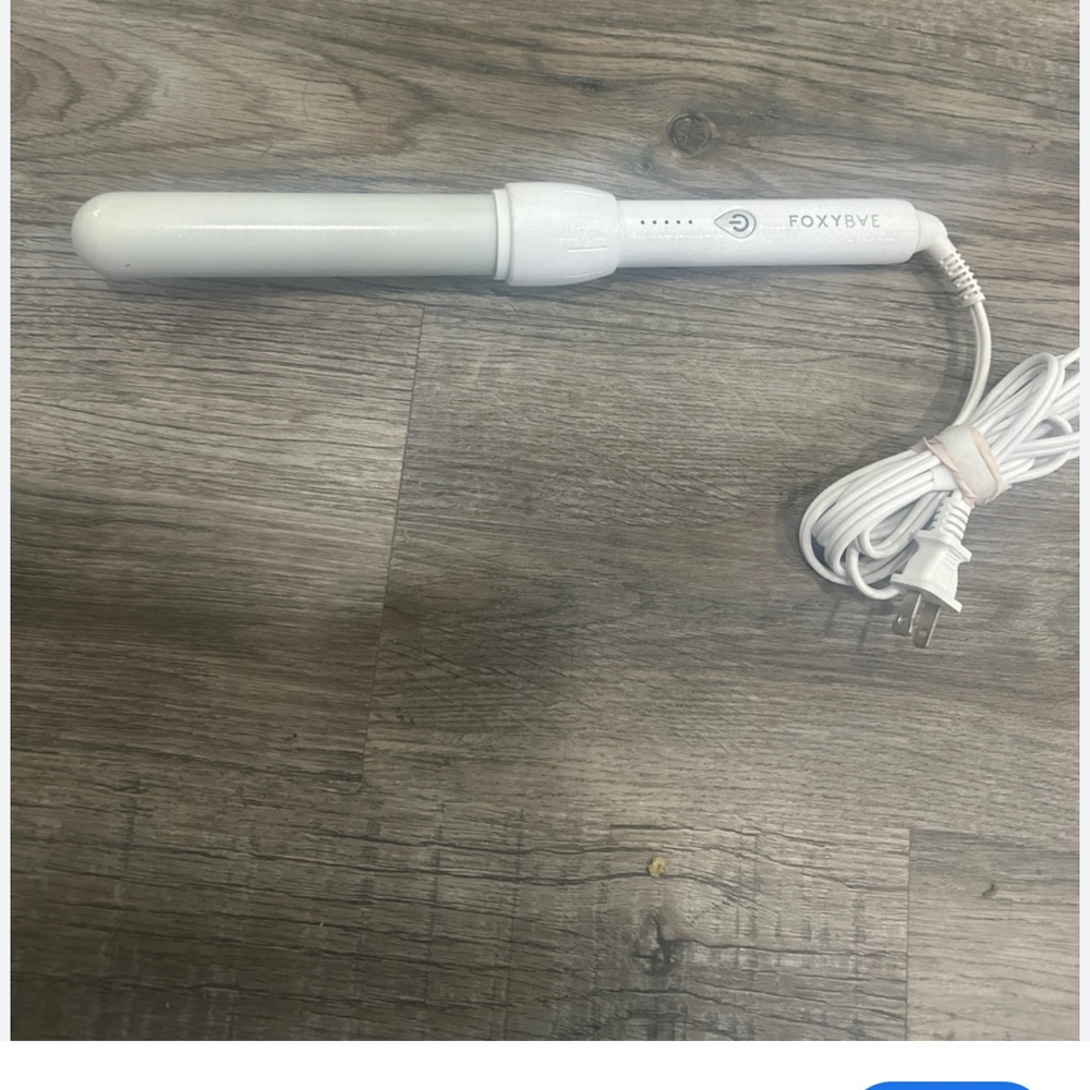 NWOB FOXY BAE CURLING IRON 1”